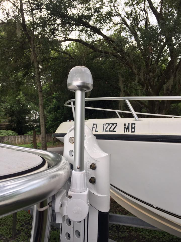 maverick-skiff-flats-boat-stern-light