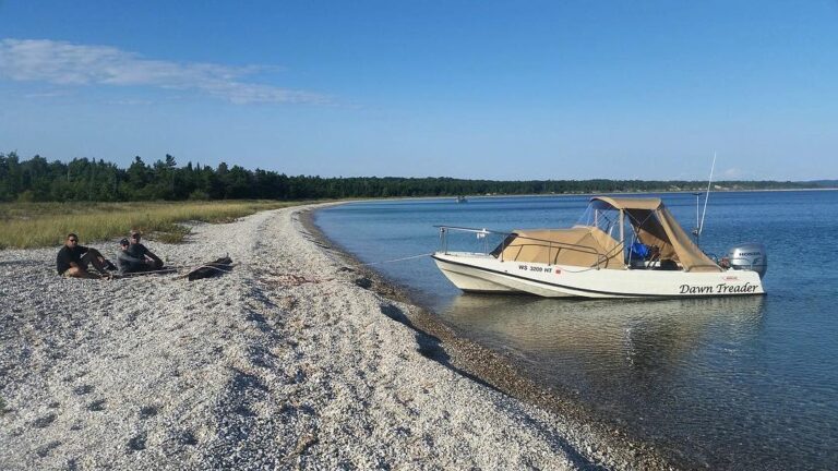 Boston Whaler delivering peace!