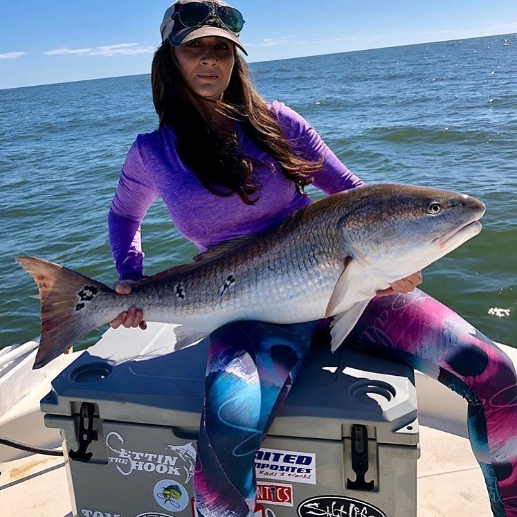 @lauraloves2fish with a beautiful bull redfish!