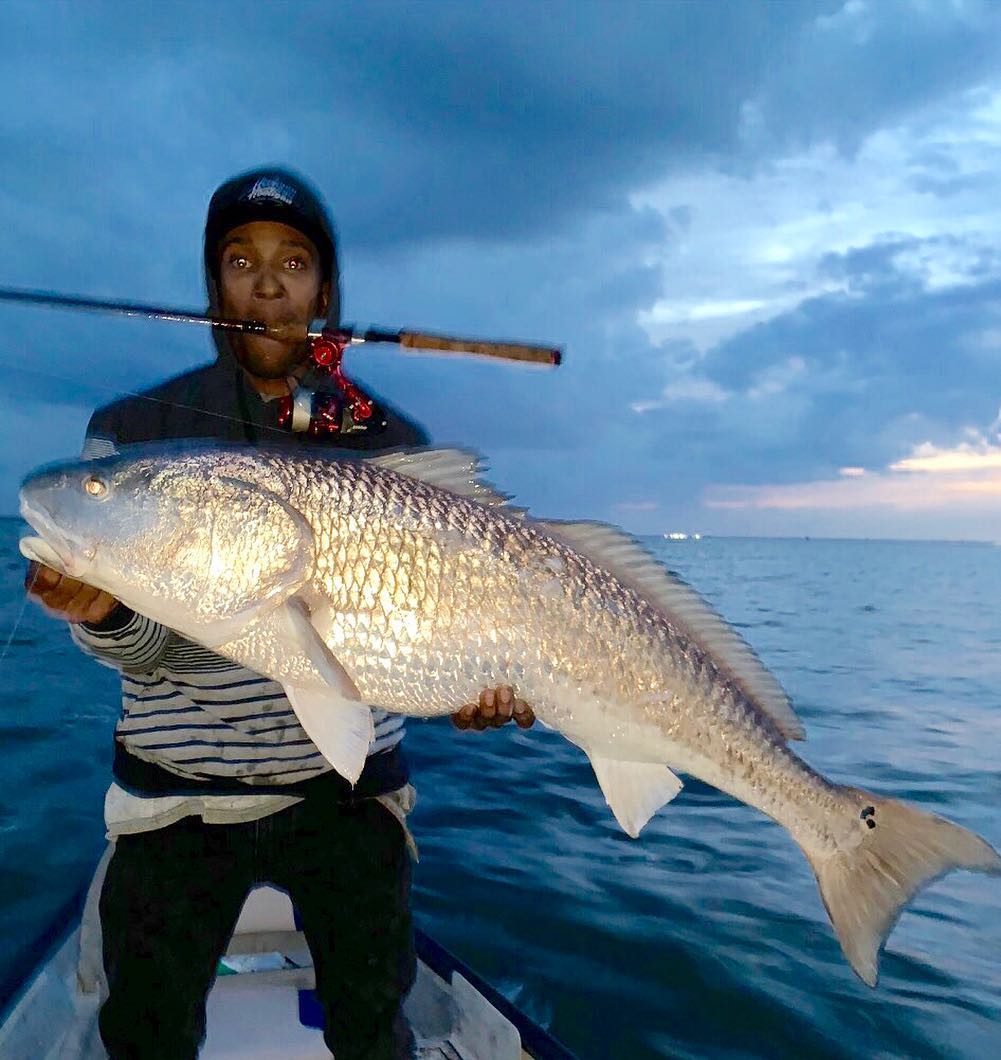 With an impressive redfish on the IRT400DD high speed retrieve series reel .
•