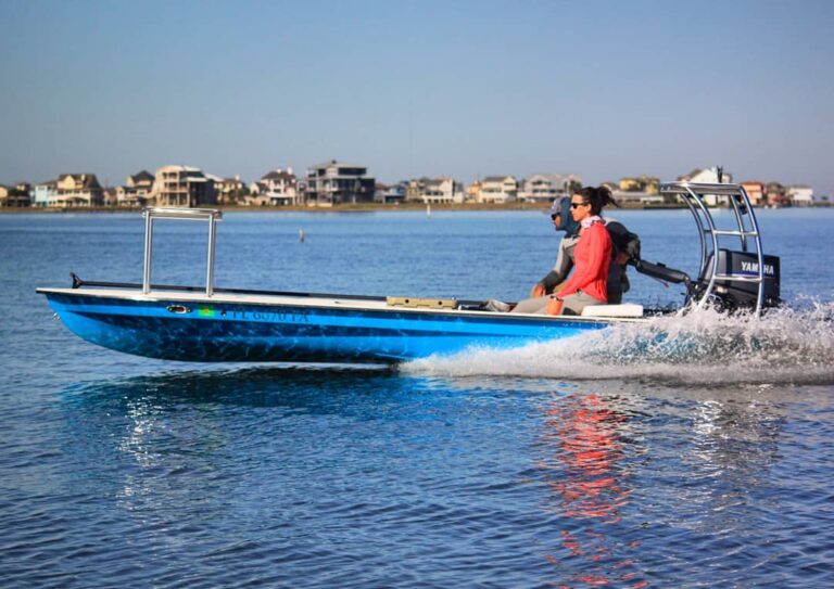 Cruising skiff style.