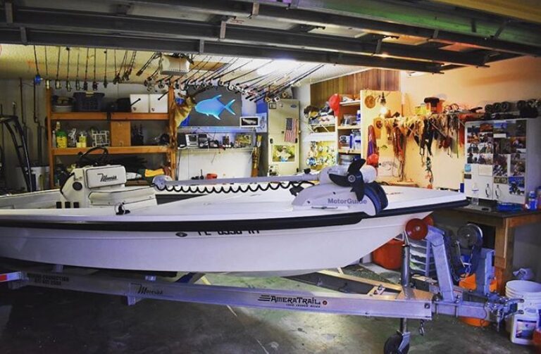 @capt_treece got the Maverick tucked away with a pretty sweet garage setup!
DM /…