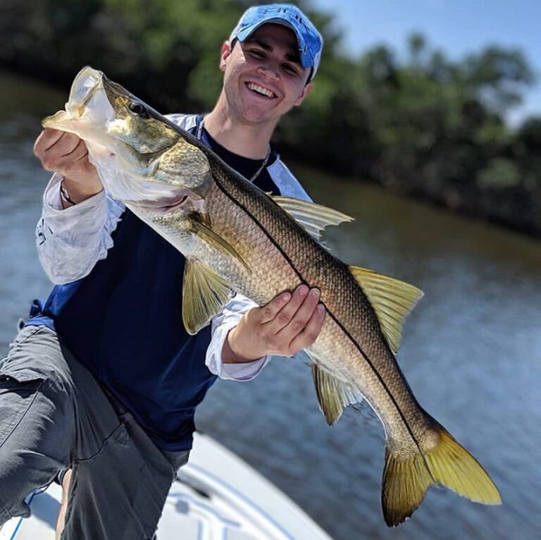 @mako_mike Dallas with a healthy snook!
DM / tag us in your pics!
Don’t forget t…