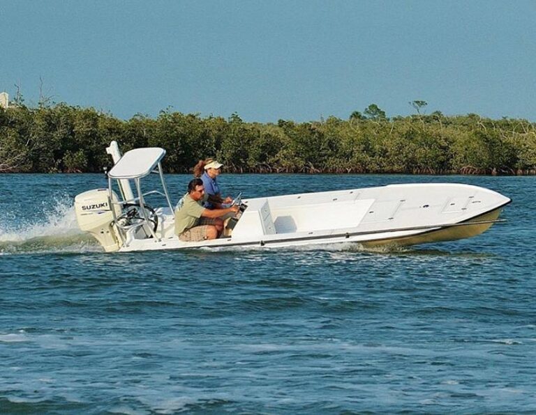 @bossmanboats Tail Spotter ridin’ the rails!