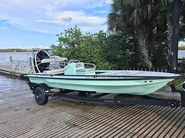 @chittum_skiffs Snake Bight 18 loading up at the ramp!