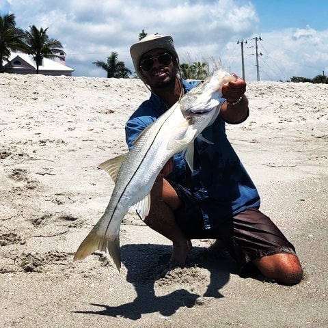 Robalo en la Playa.  No live bait needed .