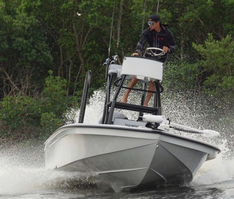 Incredible action shot of the @bonefishboatworks Hill Tide 22!