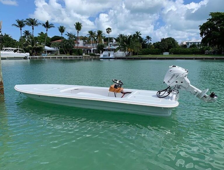 @biscayneboatworks bright white design looks SICK with the wooden center console…