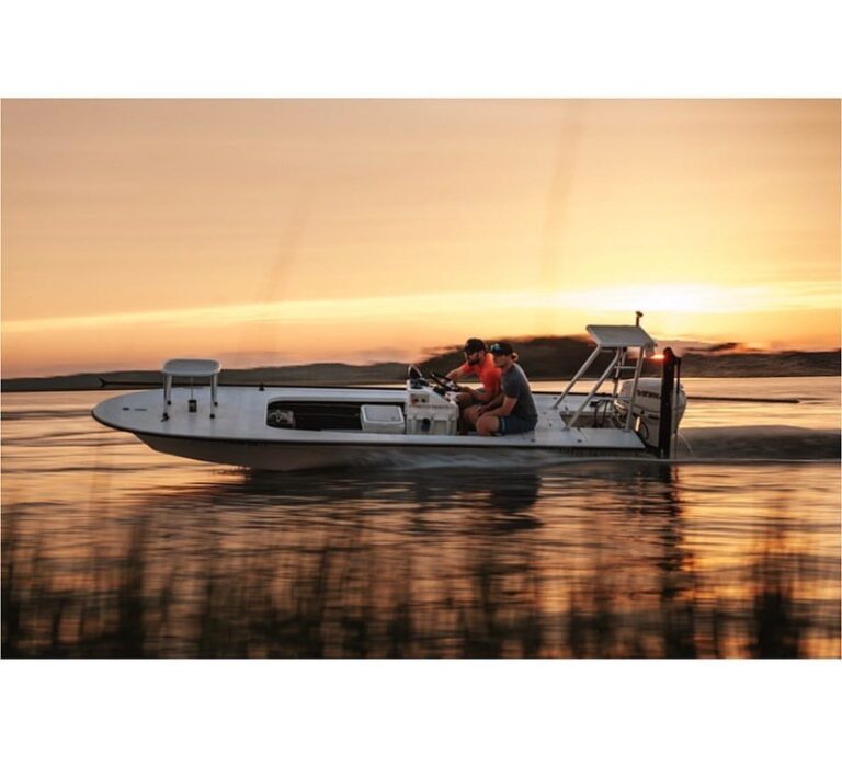 @capt.b_wilson riding the rails right before sunset  : @dirtlord