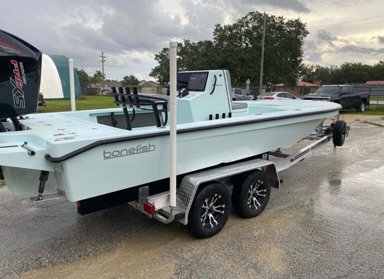 @bonefishboatworks Hill Tide shines so bright it could blind 

DM / tag us in yo…