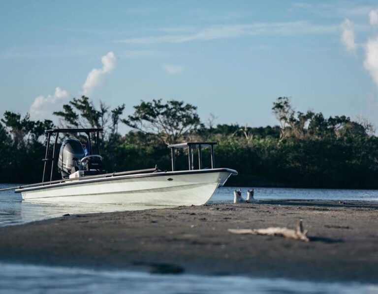 @codyrubner Hells Bay hanging out on the sandbar!

DM / tag us in your pics!
Don…