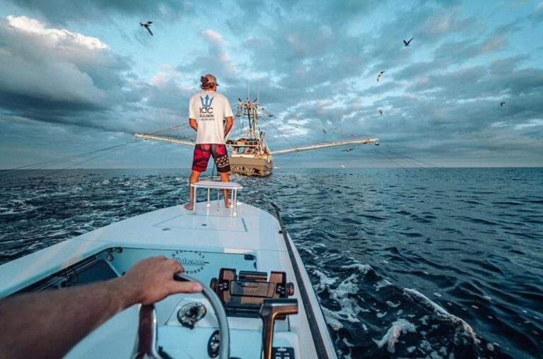 @asher_gulliford who needs a bay boat when the Hells Bay can do it all?!

DM / t…