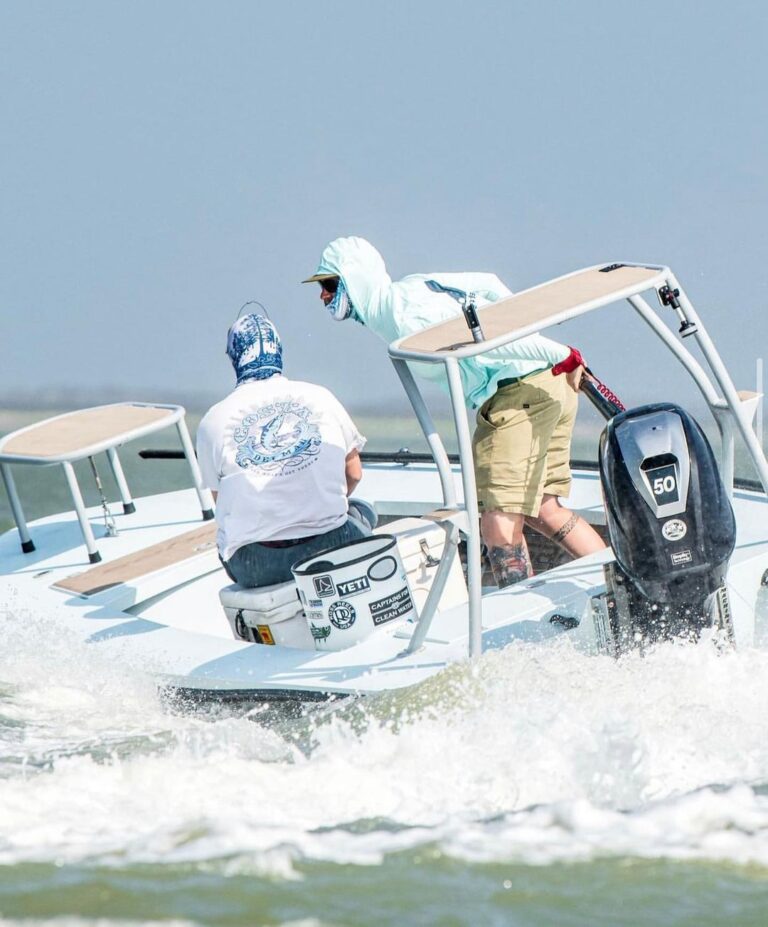 @theskiffwanderer with  @gcmorby getting the weekend done right on the Sabine!

…