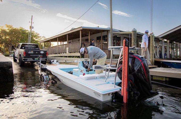 Happy Easter to you all! Here’s @flatsclasstv unloading the Hells Bay!

DM / t…