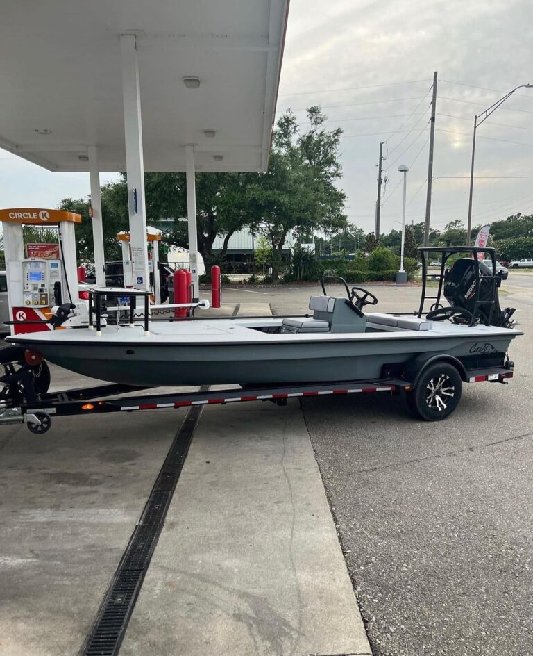 Great colors on the @cayoboatworks 180 heading to Texas!