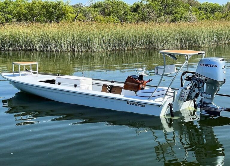 @newwaterboats always have that super sleek look!