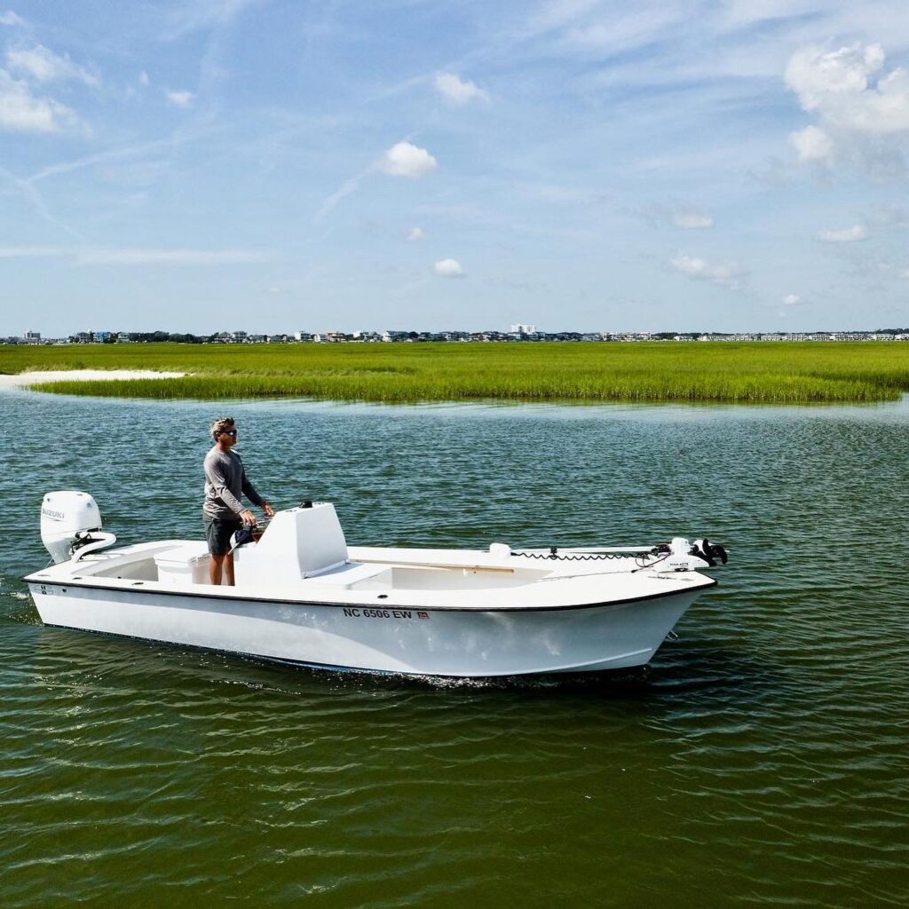 Get out on the water this weekend!  This beautiful 2021 Harrison 21’ Tunnel Skif